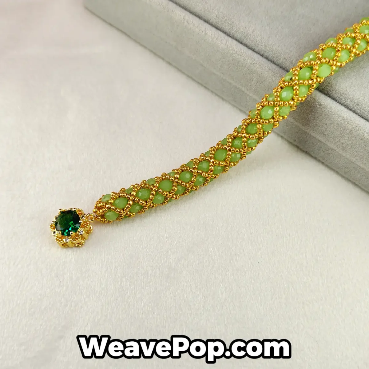 Woven bead bracelet kit B038 – product display 1