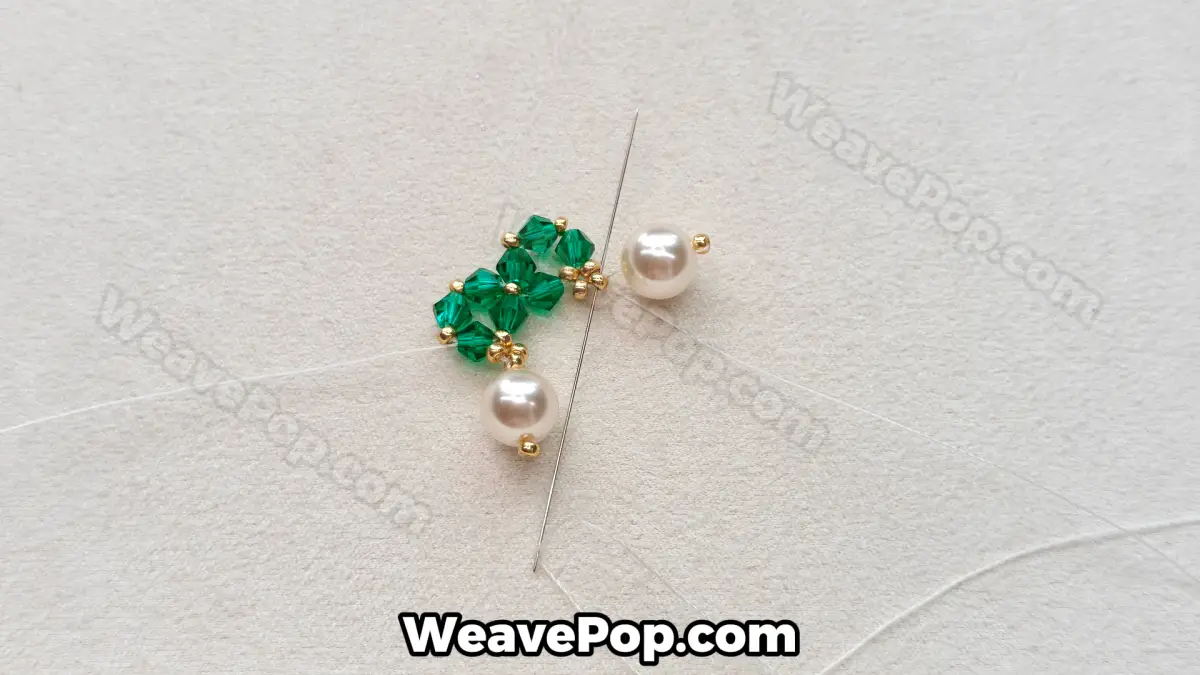 Step 20 of this seed bead necklace beading pattern - Final reinforcement
